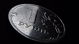 El rublo se desploma frente al dólar y el euro y marca mínimos desde marzo de 2022