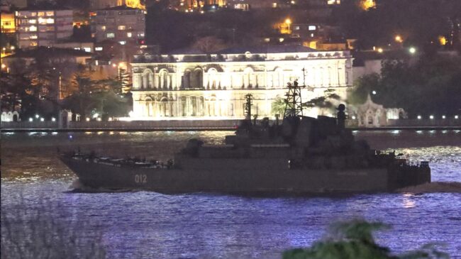Ucrania deja «fuera de combate» un barco ruso en una importante base del Mar Negro