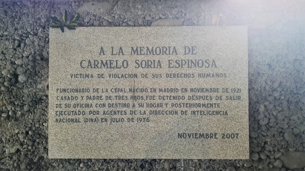 Placa conmemorativa de Carmelo Soria. Foto: Wikimedia Commons.