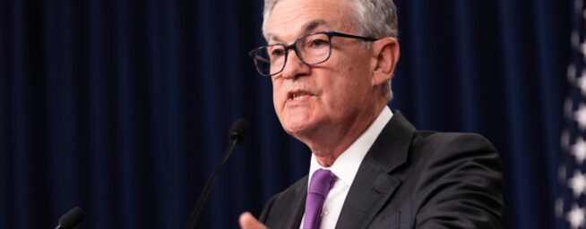 El jefe de la FED avisa de que la inflación es aún demasiado alta y prevé más subidas de tipos