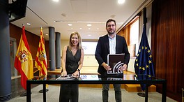 El presidente del PP de Aragón se borra de la foto con Vox en la firma del acuerdo de coalición