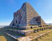 Memoria Histórica amenaza a Santonja (Vox) si declara BIC la pirámide de los italianos