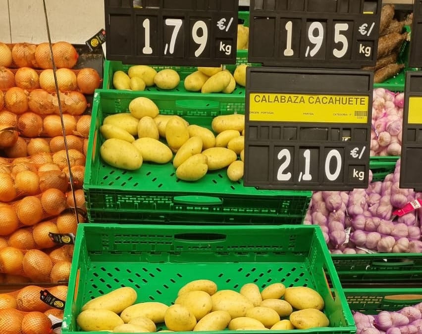 Los supermercados llegan a sextuplicar el precio de la patata que se paga al productor