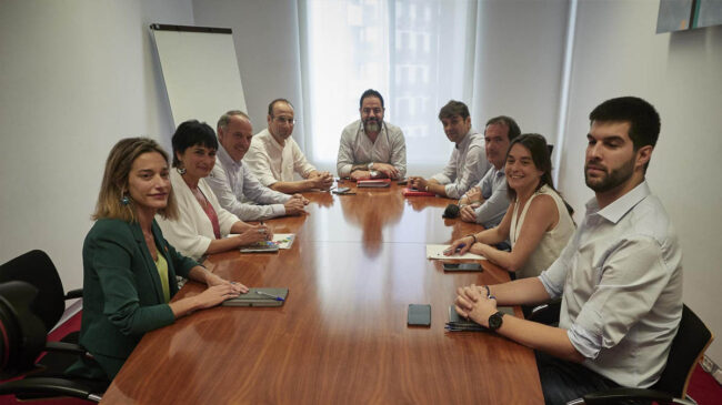 El PSOE y sus socios en Navarra se reúnen con Bildu para conseguir su apoyo