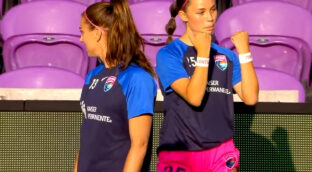 Jugadoras del San Diego Wave y el Orlando Pride han lucido pulseras con el mensaje «Contigo Jenni»