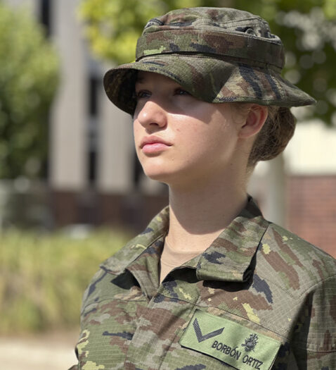 Las primeras imágenes de la princesa Leonor vestida de militar