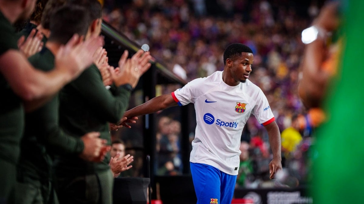 Un ilusionante Ansu Fati da la victoria al Barça con un golazo ante el AC Milán