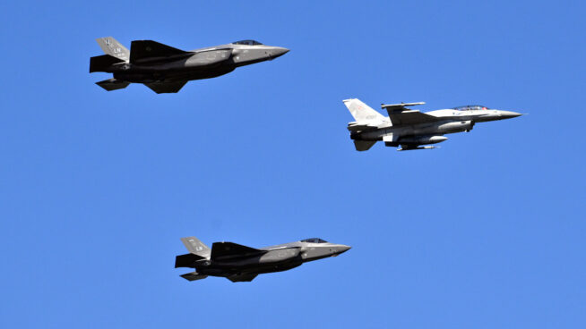 El peor enemigo de los aviones furtivos no son los radares (pista: si llueve, no vuelan)