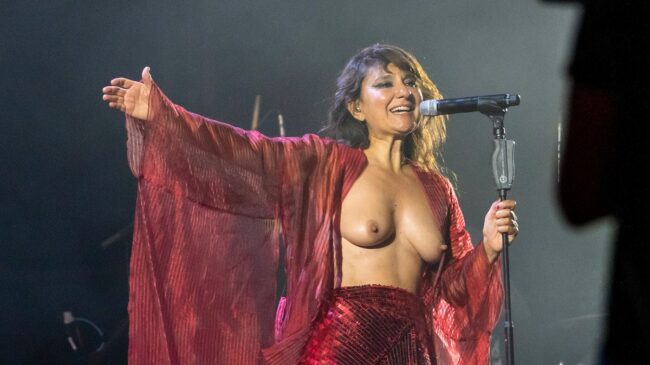 ¿Por qué molestan las tetas de Amaral?