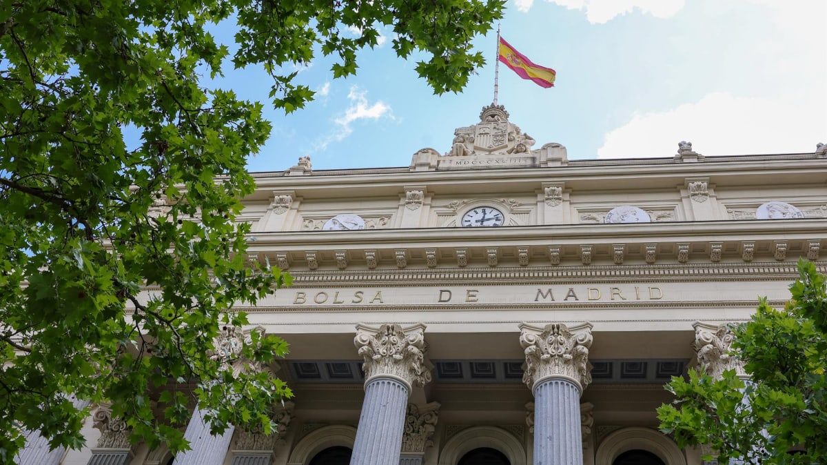 Los bancos españoles lideran las pérdidas en la Bolsa tras el ‘impuestazo’ de Meloni en Italia