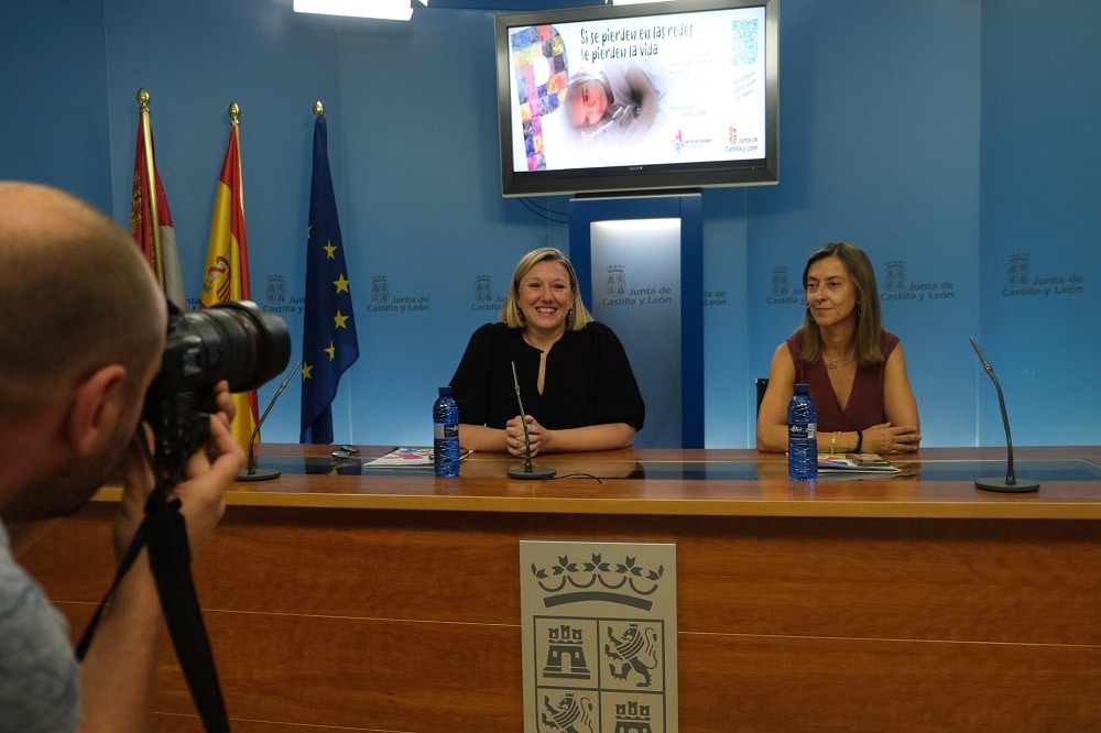 Castilla y León lanza una campaña para prevenir la adicción a redes sociales, videojuegos y apuestas online