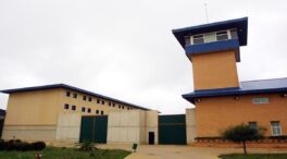 Dos presos de la cárcel de Palma amenazan y agreden a tres funcionarios