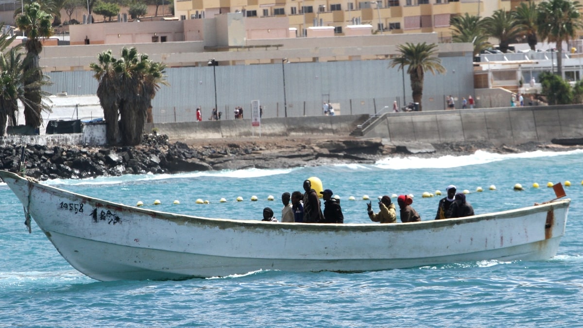 Llega un cayuco con 138 inmigrantes al puerto de La Restinga en El Hierro