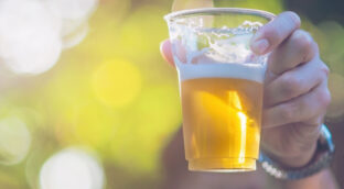 La verdad detrás de las cervezas con limón: menos recomendables de lo que parecen