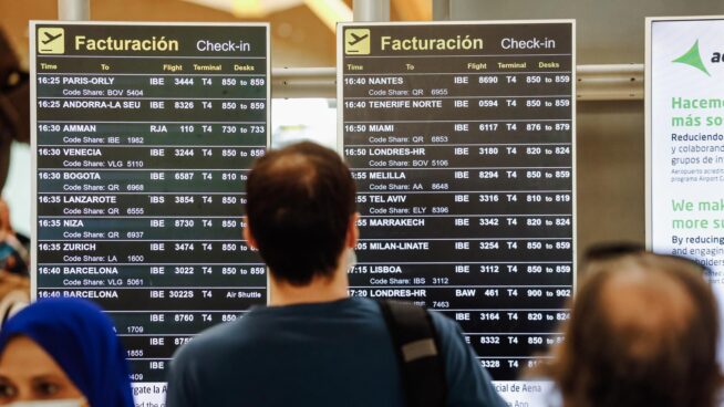 Garzón expedienta a varias aerolíneas por no tener teléfono gratuito de atención al cliente