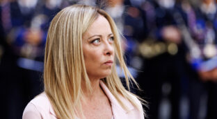 Meloni se querella contra el cantante de Placebo por llamarla «fascista» y «nazi»