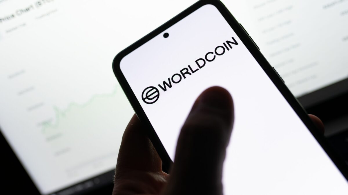 WorldCoin: la aplicación de criptomonedas que escanea el iris de millones de usuarios