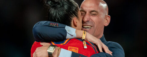 Denuncian a Rubiales ante el CSD por «besar a la fuerza» a la futbolista Jenni Hermoso