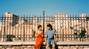 'Un cuento perfecto': Netflix vive un amor de verano con una breve comedia romántica