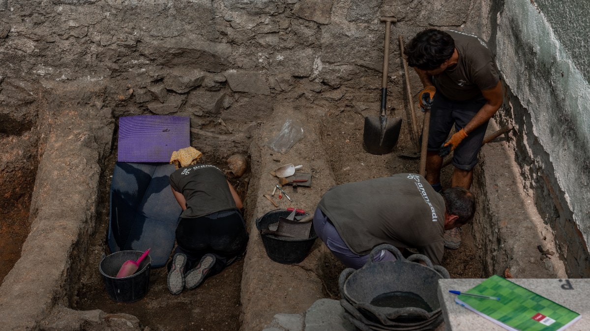 Miñones endosa a Bolaños los detalles del plan de Sanidad para las exhumaciones