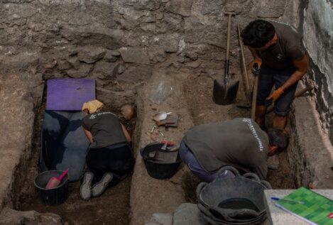 Miñones endosa a Bolaños los detalles del plan de Sanidad para las exhumaciones