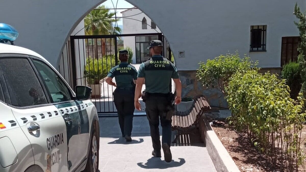 Detenido un hombre por profanar cinco tumbas en el cementerio de Alfarrasí (Valencia)