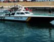 La Guardia Civil da tiros al aire ante la tensión en un buque con 168 inmigrantes a bordo
