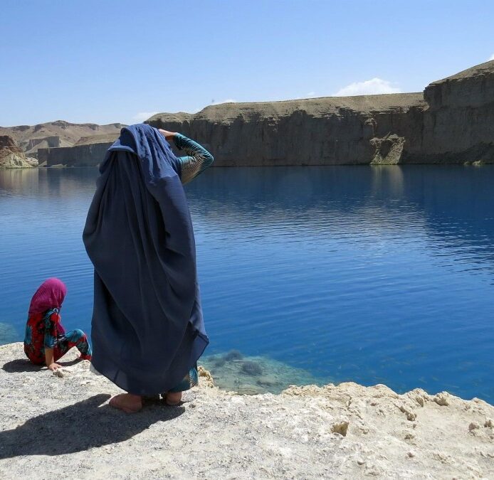 Los talibanes prohíben a las mujeres afganas visitar el parque nacional de Band-e Amir