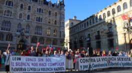 Unas 200 personas se concentran en León para apoyar a Jennifer Hermoso