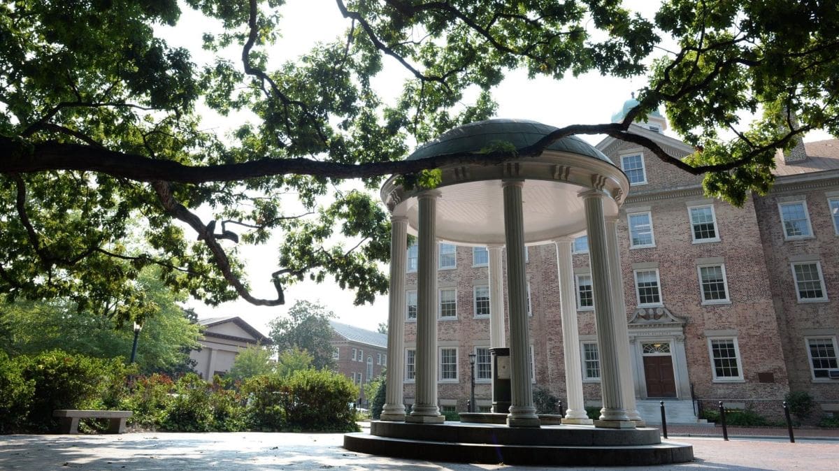 Detenido un hombre tras entrar armado en la Universidad de Carolina del Norte (EEUU)