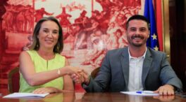 El PP firma el pacto con Coalición Canaria y garantiza un voto más en la investidura de Feijóo