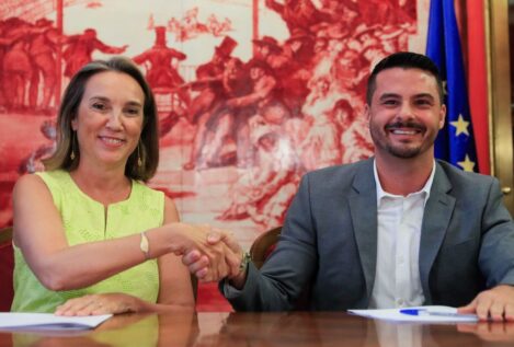 El PP firma el pacto con Coalición Canaria y garantiza un voto más en la investidura de Feijóo