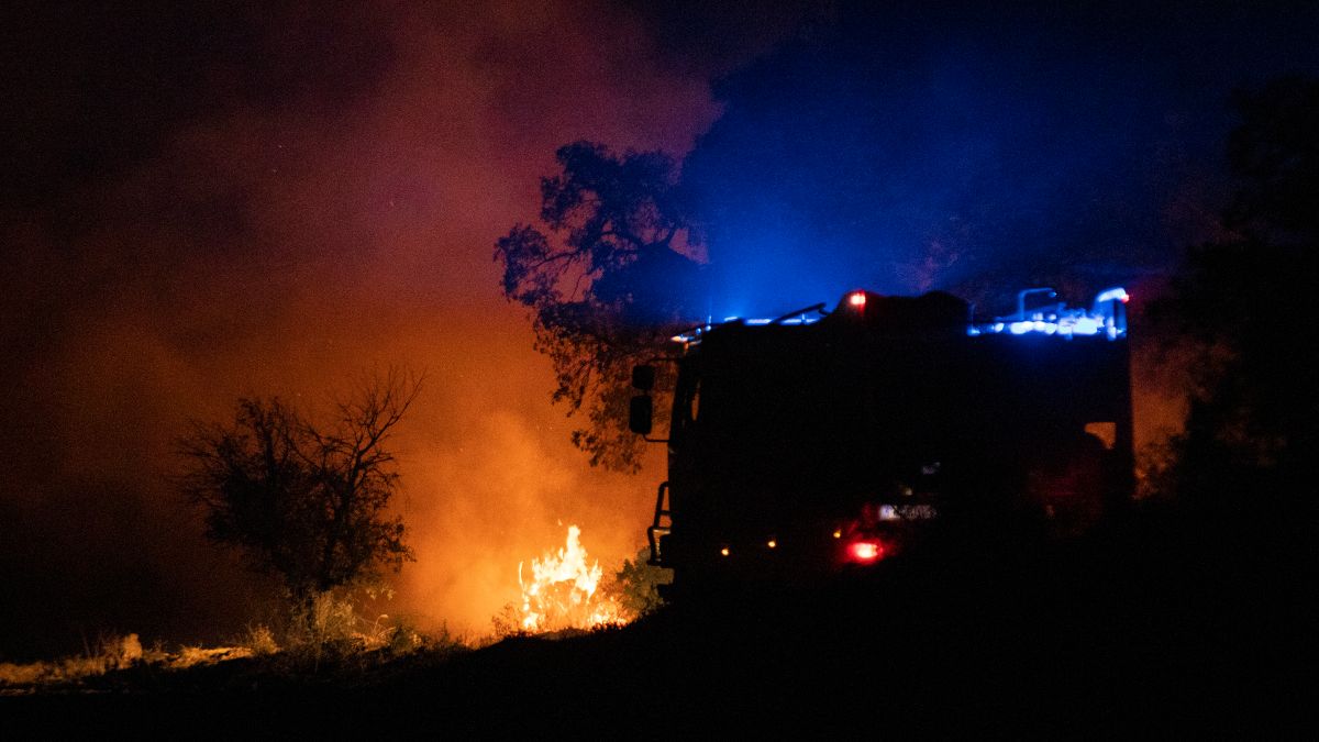 Dan por estabilizado el incendio de Bonares (Huelva) y permiten volver a los desalojados