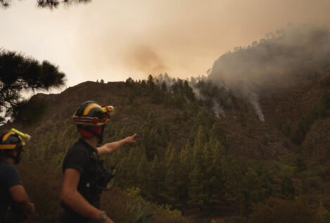 Ordenan una nueva evacuación por el incendio forestal de Tenerife