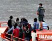 Los guardias civiles dicen estar «desbordados» ante la oleada de pateras en Almería