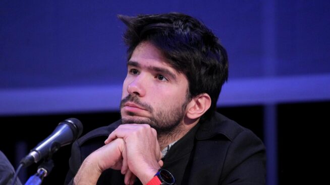 Senegal deportará a Francia al abogado Juan Branco, acusado de llamar a la insurrección