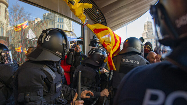 Las espías que seducen a enemigos del Estado no pecan