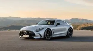 El nuevo Mercedes-AMG GT es el coche que usaría Lewis Hamilton para ir a hacer la compra