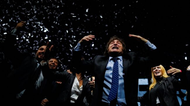 Quién es Milei, el candidato que pide dolarizar Argentina y acabar con la «casta política»