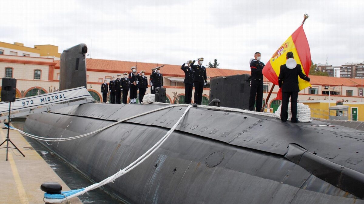 Defensa vende por 150.000 euros el submarino ‘Mistral’ para desguace y chatarra