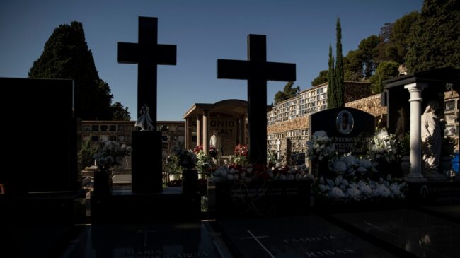 Los Mossos investigan la profanación de 162 tumbas en Montjuic para robar joyas