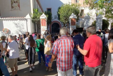 Un centenar de personas se concentran en Motril (Granada) en apoyo a Rubiales