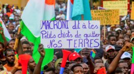 La junta golpista de Níger ordena la expulsión del embajador francés en Niamey