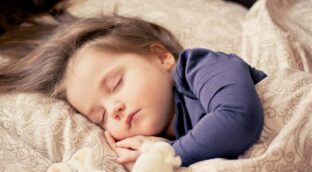 Rutina de sueño: cómo mantener los horarios de los niños en vacaciones