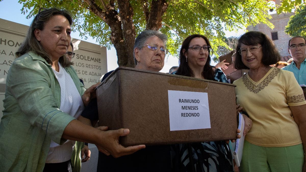 Doce familias reciben los primeros restos del Valle de los Caídos: «Por fin se cierra la herida»