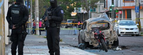 Caos en Ecuador: dos coches bomba y ataques con granadas sacuden la capital