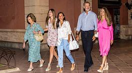 Los Reyes y sus hijas van ver 'Barbie' en un cine en Palma con la reina Sofía
