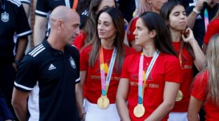 Sánchez señala la puerta a Rubiales pero el Gobierno admite tener «las manos atadas»