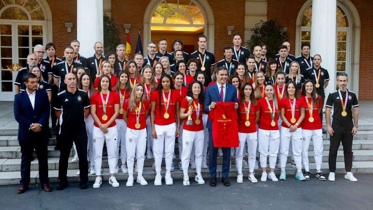 El Gobierno otorga la Medalla de Oro del Mérito Deportivo a las campeonas del mundo