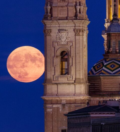 Así se ha visto la superluna azul desde algunos lugares de España